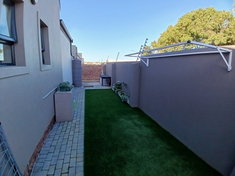 2 Bedroom Property for Sale in Hartenbos Central Western Cape